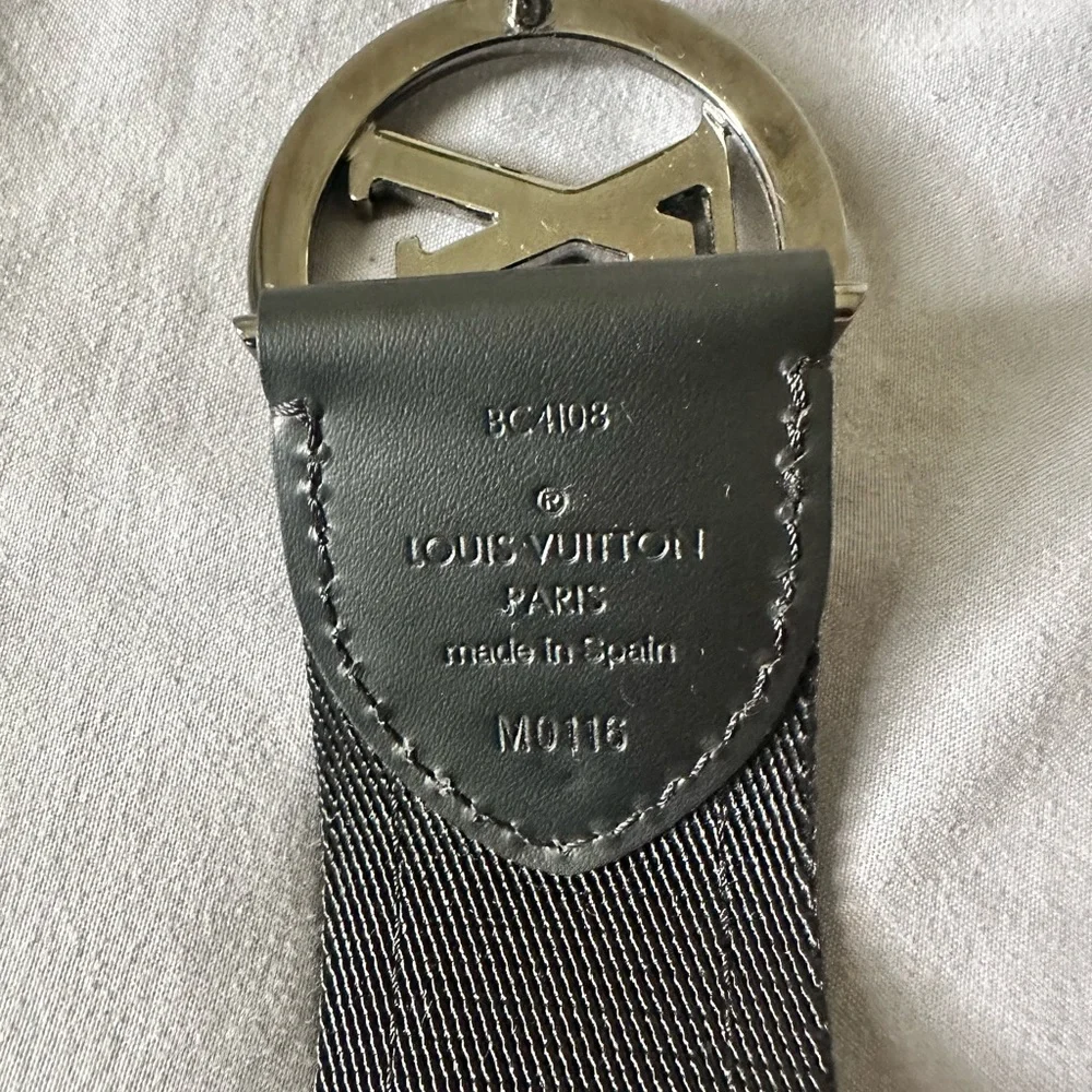 Brand new, never worn Louis Vuitton Belt. (Black leather) - Picture 4 of 4